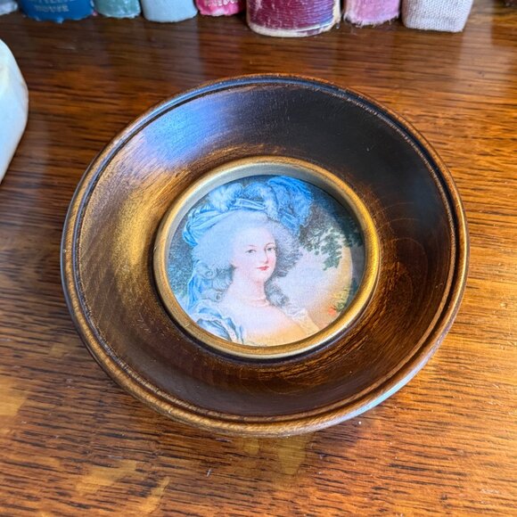 Vintage Marie Antoinette Round Wood Small Picture - Picture 3 of 12